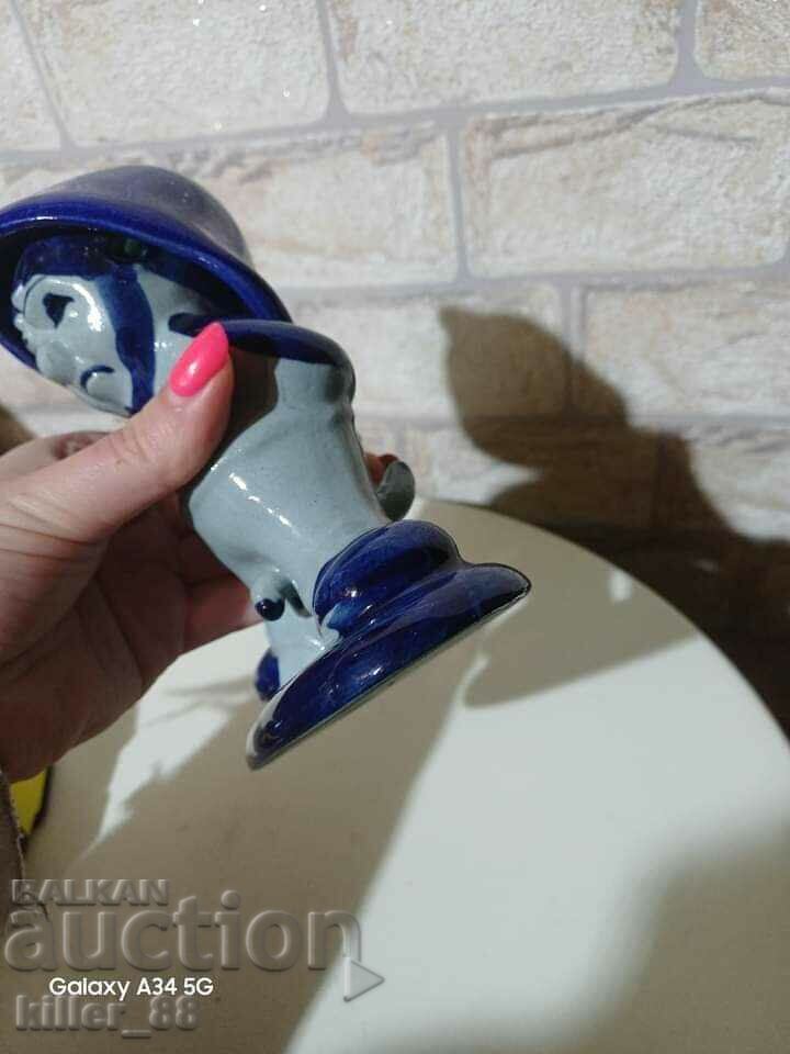 A playful figurine with 2 faces - 5 A playful figurine with 2 faces - 5