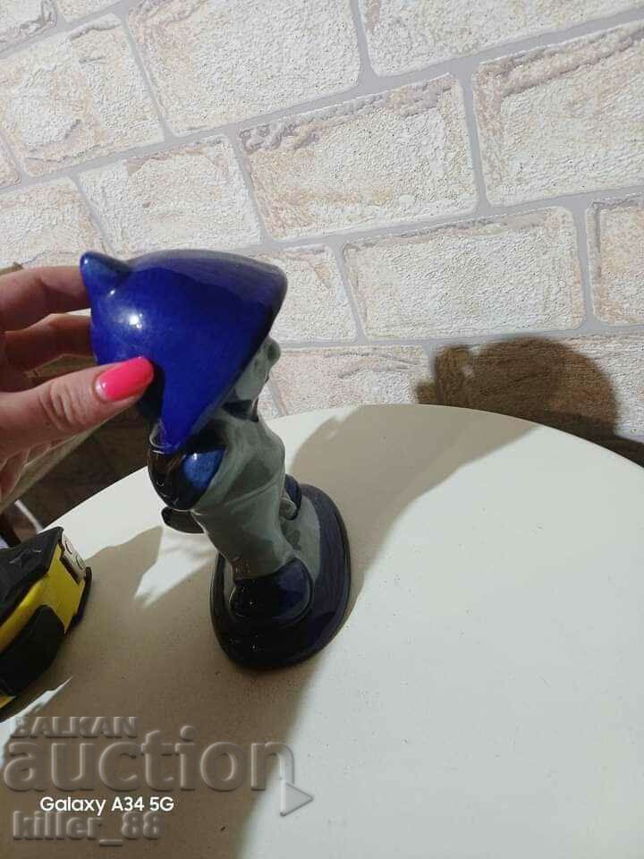 A playful figurine with 2 faces - 6 A playful figurine with 2 faces - 6