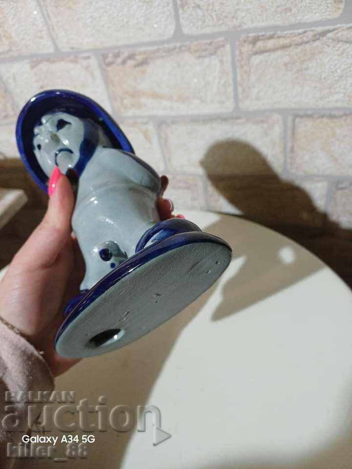 A playful figurine with 2 faces - 7 A playful figurine with 2 faces - 7