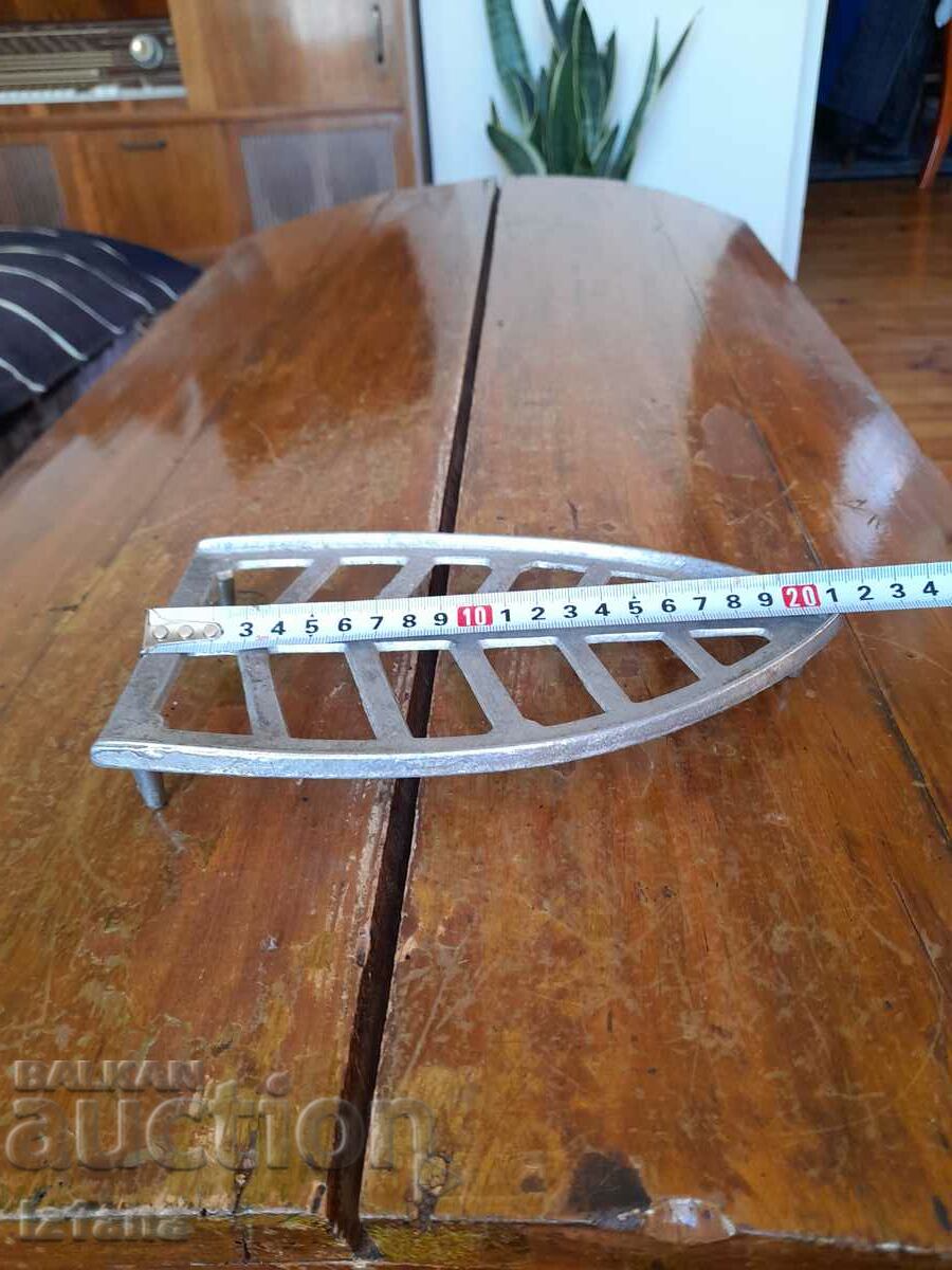 Аукцион Стара поставка за ютия Аукцион Стара поставка за ютия