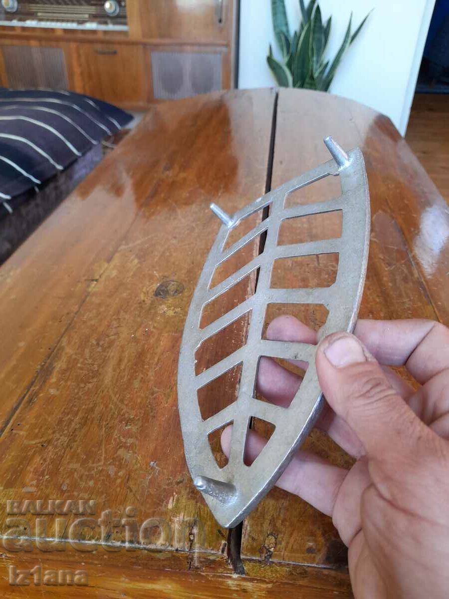 Доставка на Стара поставка за ютия Доставка на Стара поставка за ютия