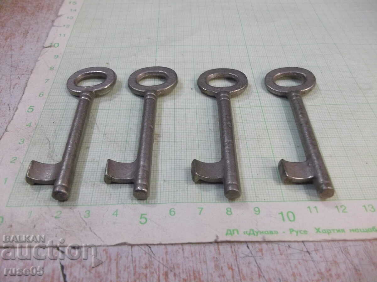 Lot of 4 pcs. lock key - 1 with price 10.00 BGN | € 5.11