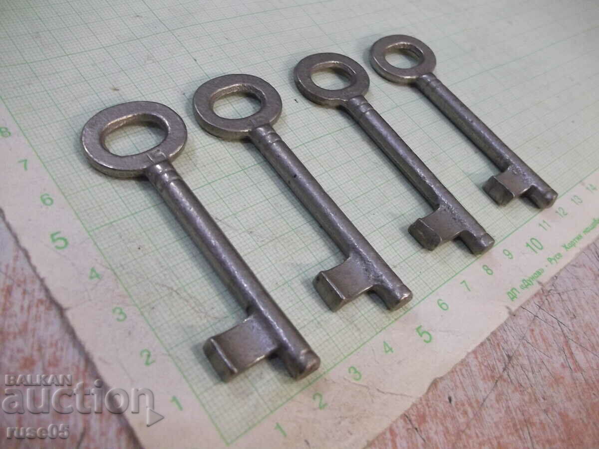 Auction  Lot of 4 pcs. lock key - 1