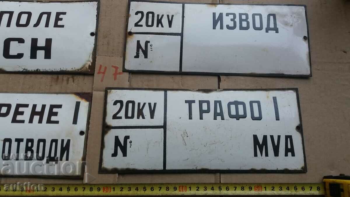 Auction  LOT OF 4 ENAMEL PLATES