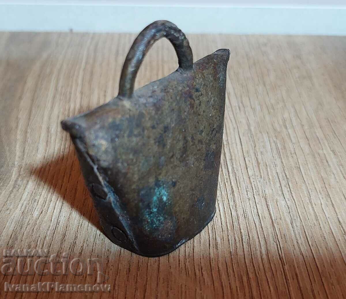 Delivery of Bell clap Delivery of Bell clap