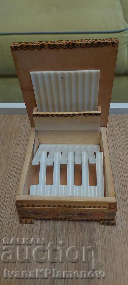 Delivery of Pyrographed wooden box for cigarettes for collectors Delivery of Pyrographed wooden box for cigarettes for collectors