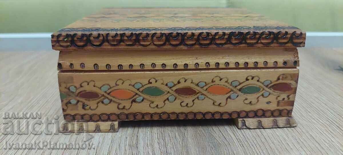 Pyrographed wooden box for cigarettes for collectors - 5 Pyrographed wooden box for cigarettes for collectors - 5
