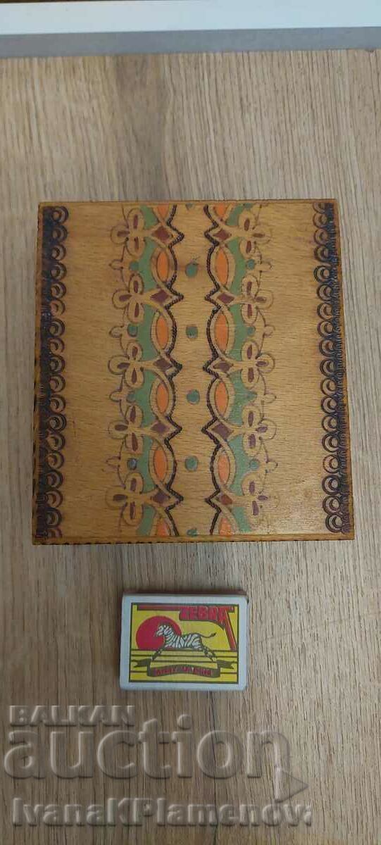 Pyrographed wooden box for cigarettes for collectors - 6 Pyrographed wooden box for cigarettes for collectors - 6