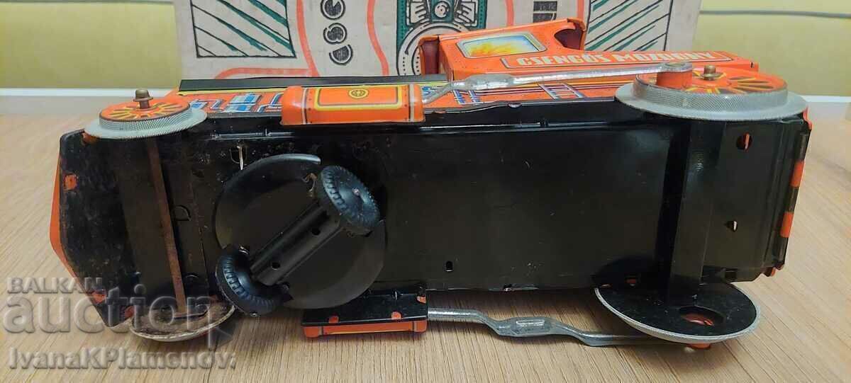 Delivery of Vintage metal toy with box for collectors