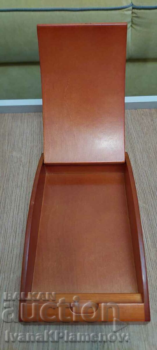 Delivery of Wooden box for collectors