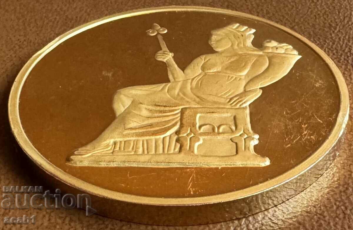 Δημοπρασία Πλακέτα θεά σε έναν θρόνο Δημοπρασία Πλακέτα θεά σε έναν θρόνο