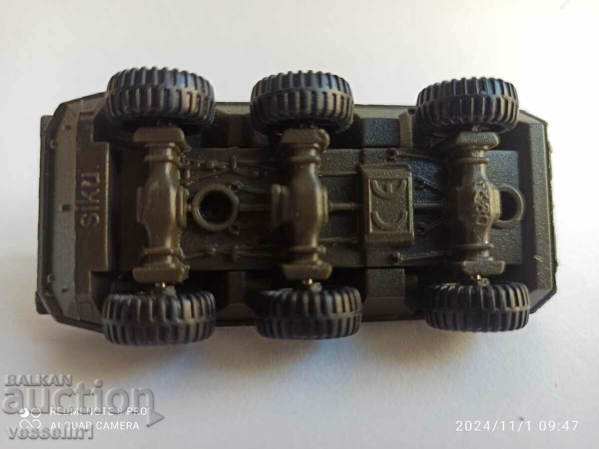 Auction  Old toy tank siku. Stroller siku tank APC, mtlb.