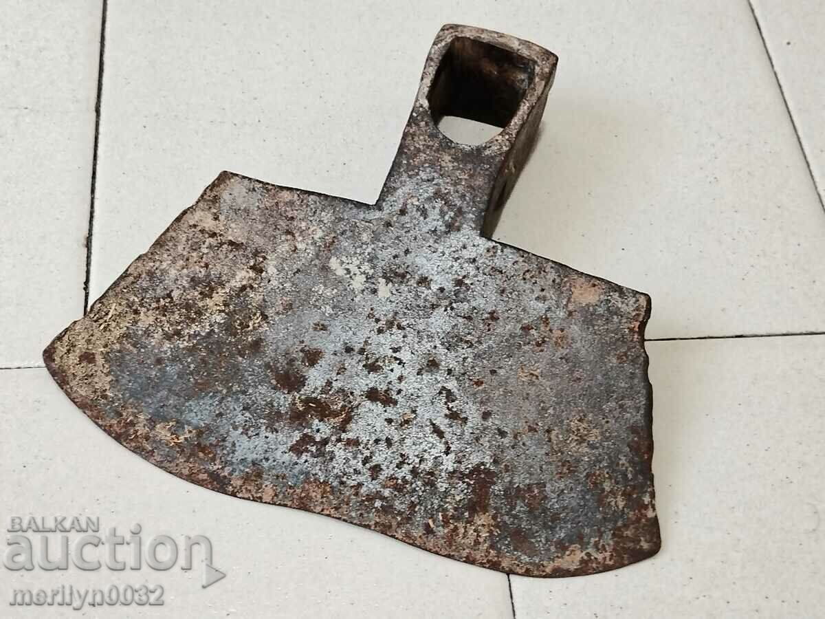 Auction Forged pitchfork, hoe, agricultural tool, wrought iron Auction Forged pitchfork, hoe, agricultural tool, wrought iron