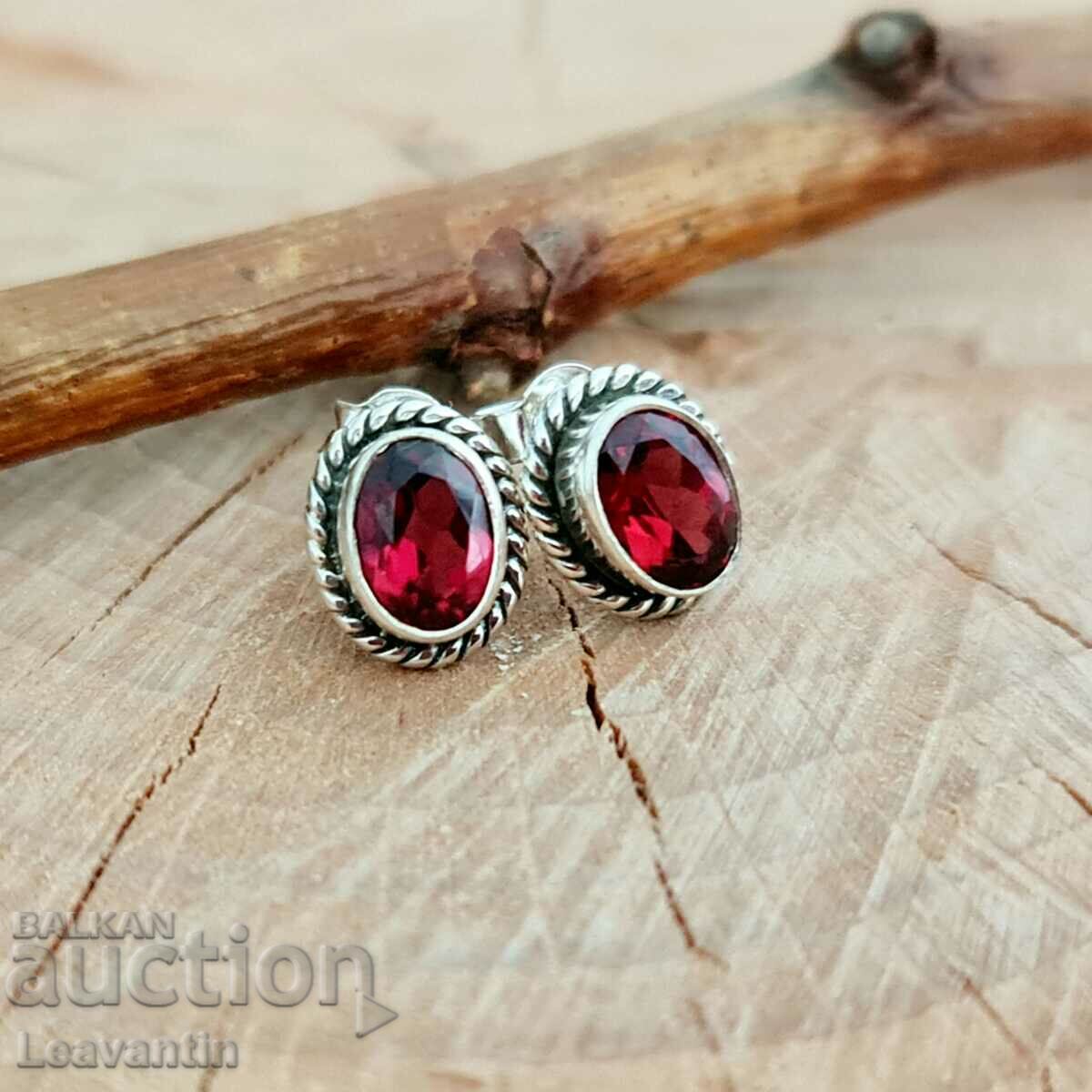 5473 Silver earrings with Garnet