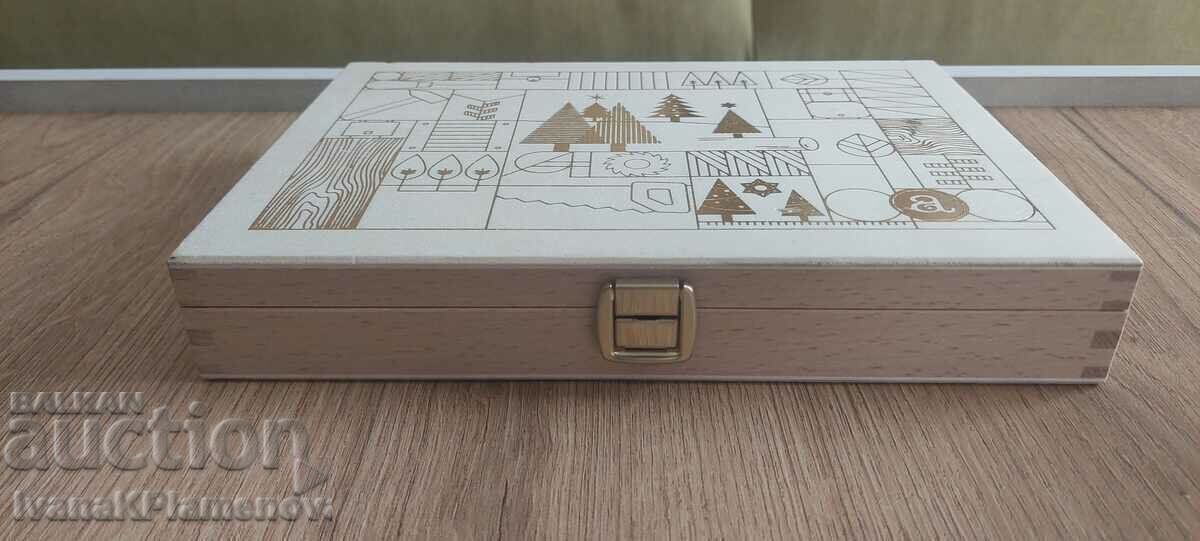 Wooden box with price 16.00 BGN | € 8.18 Wooden box with price 16.00 BGN | € 8.18