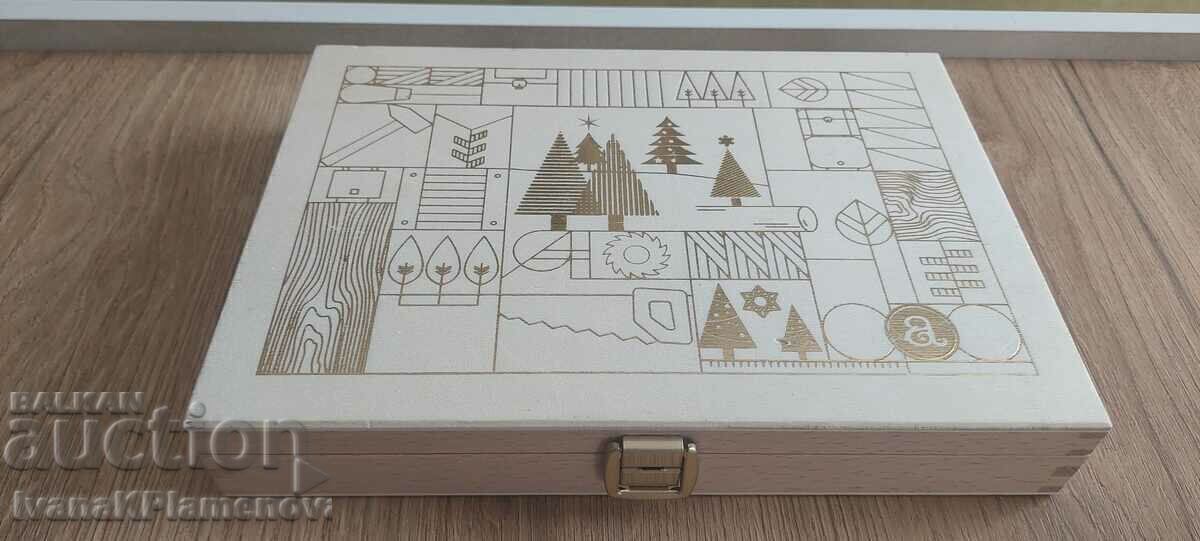 Wooden box Wooden box