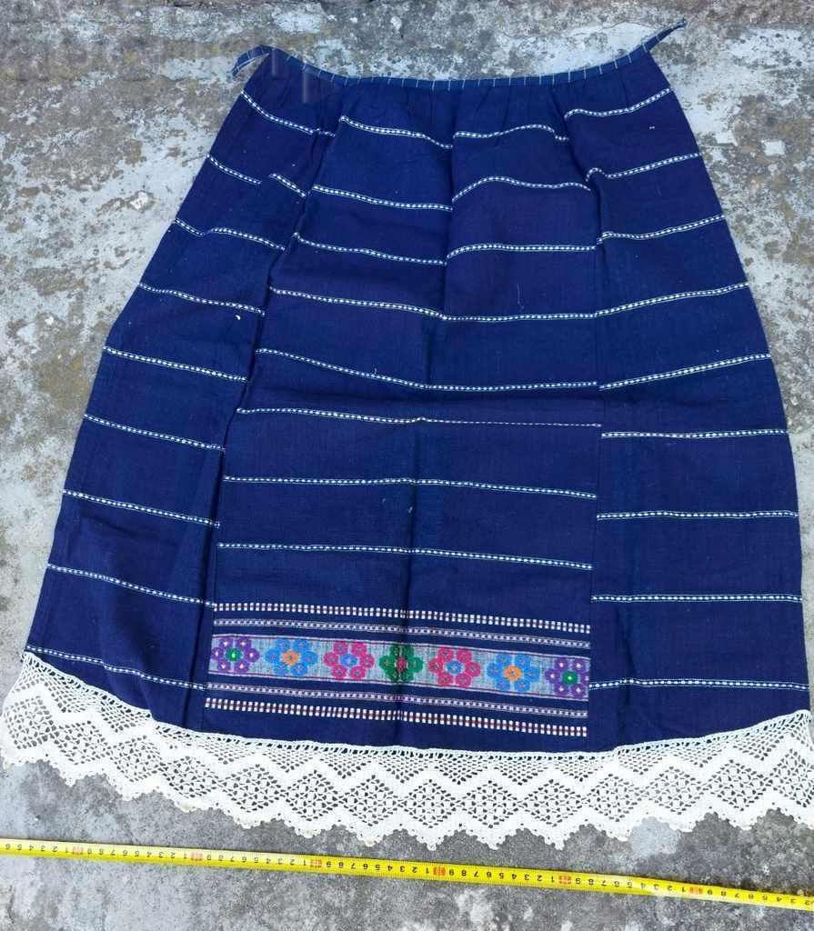 AUTHENTIC OLD APRON WEARING A LARGE WINDSHIELD CRANK AUTHENTIC OLD APRON WEARING A LARGE WINDSHIELD CRANK