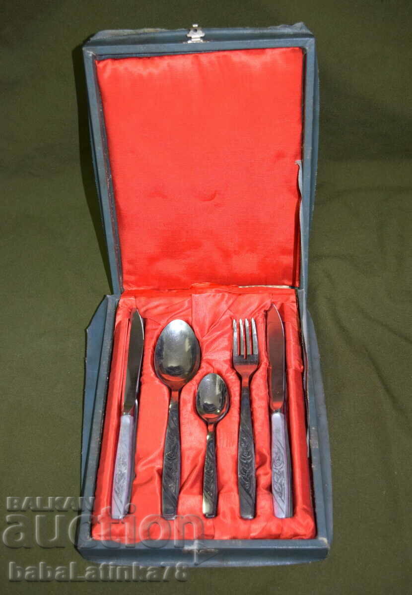 Srtar stainless steel cutlery set