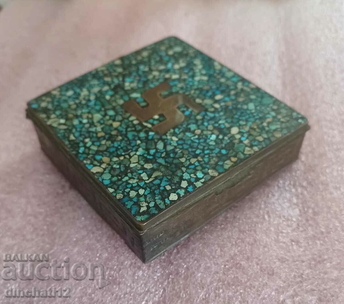 Кутия с цена 155.00 лв. | € 79.25 Кутия с цена 155.00 лв. | € 79.25