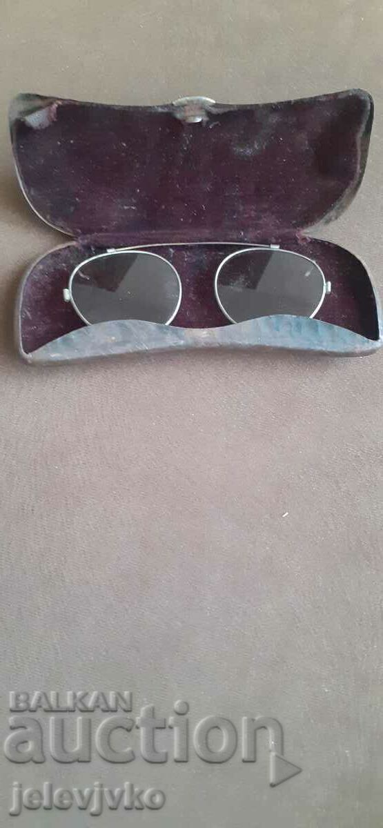 Delivery of Old glasses with a tin frame