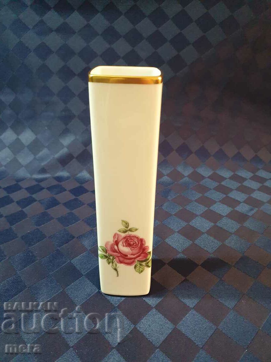 Vaza eleganta din portelan - Bavaria cu preț 65.00 BGN | € 33.23