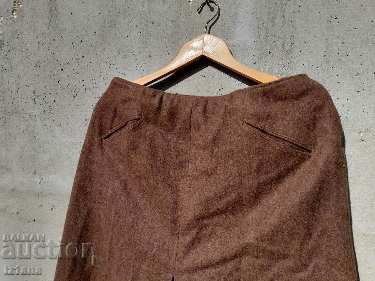 Old women's military skirt, washing machine with price 65.00 BGN | € 33.23 Old women's military skirt, washing machine with price 65.00 BGN | € 33.23