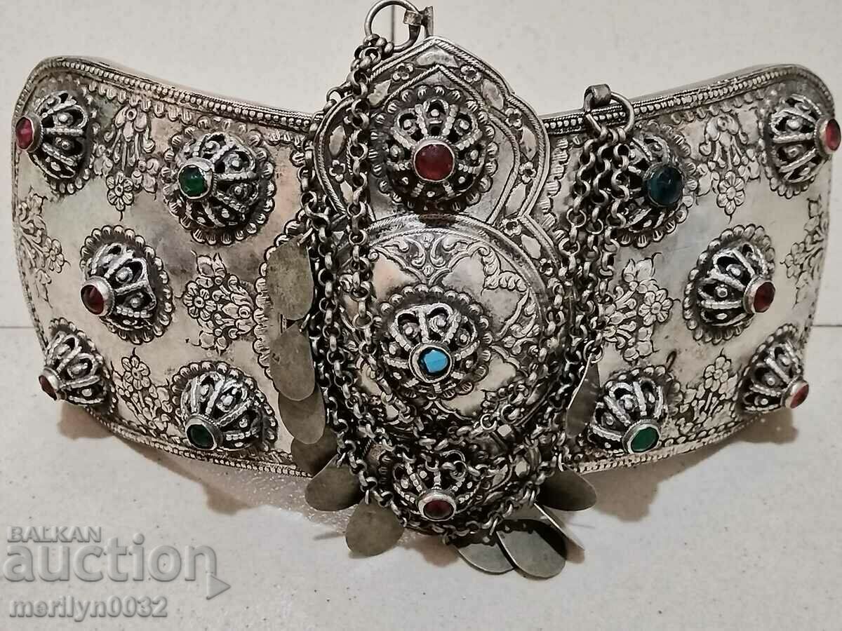 Licitație Argint renascentist ciocanat pafta pafta chopraz argint Licitație Argint renascentist ciocanat pafta pafta chopraz argint