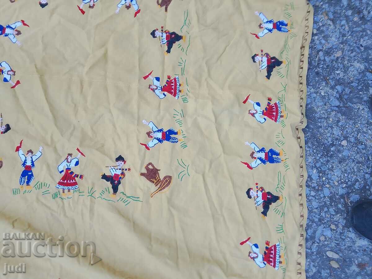 Delivery of Large tablecloth embroidery