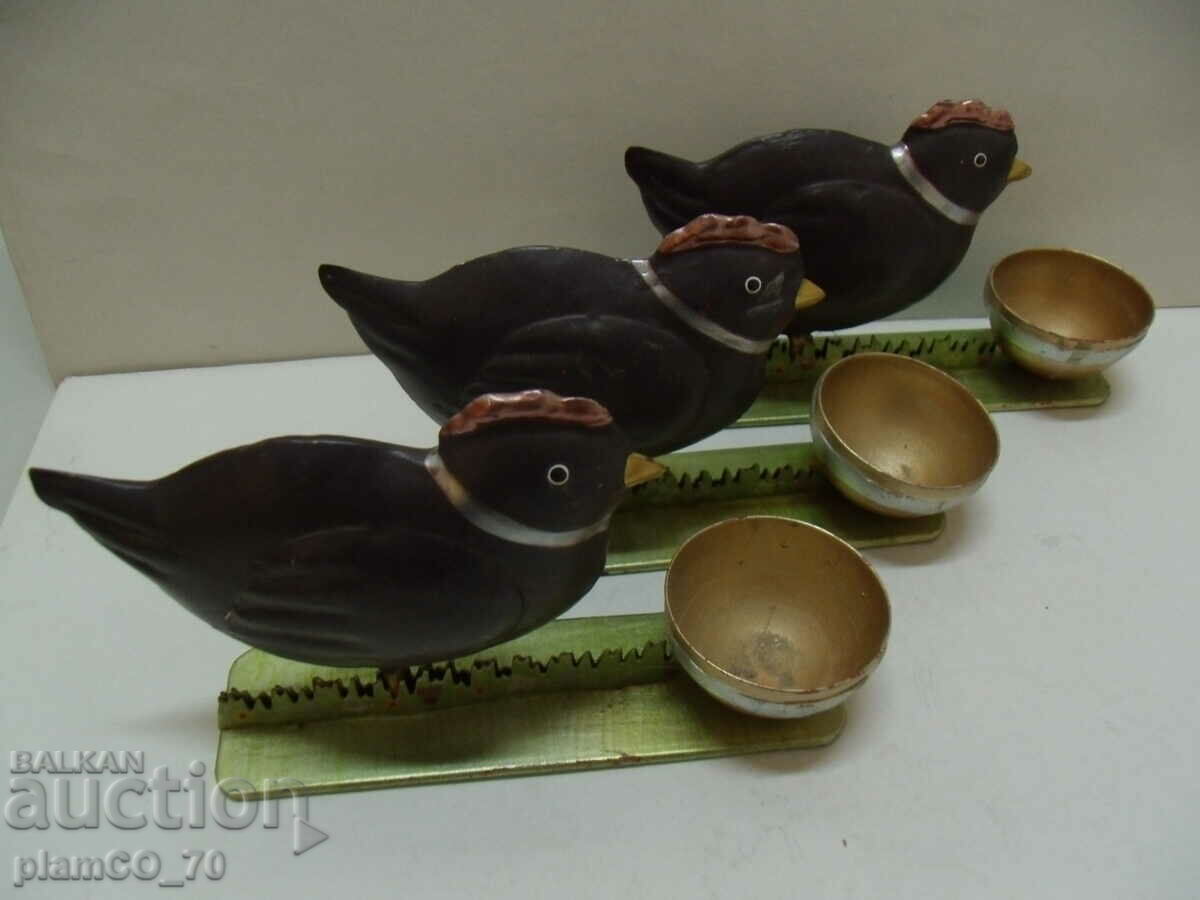 Delivery of No.*7747 three old metal figures / stands