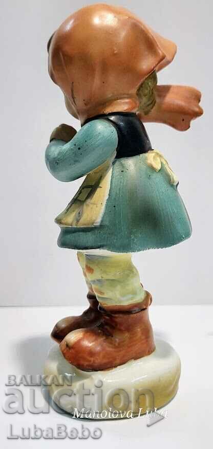 Hummel style girl figurine. - 5 Hummel style girl figurine. - 5