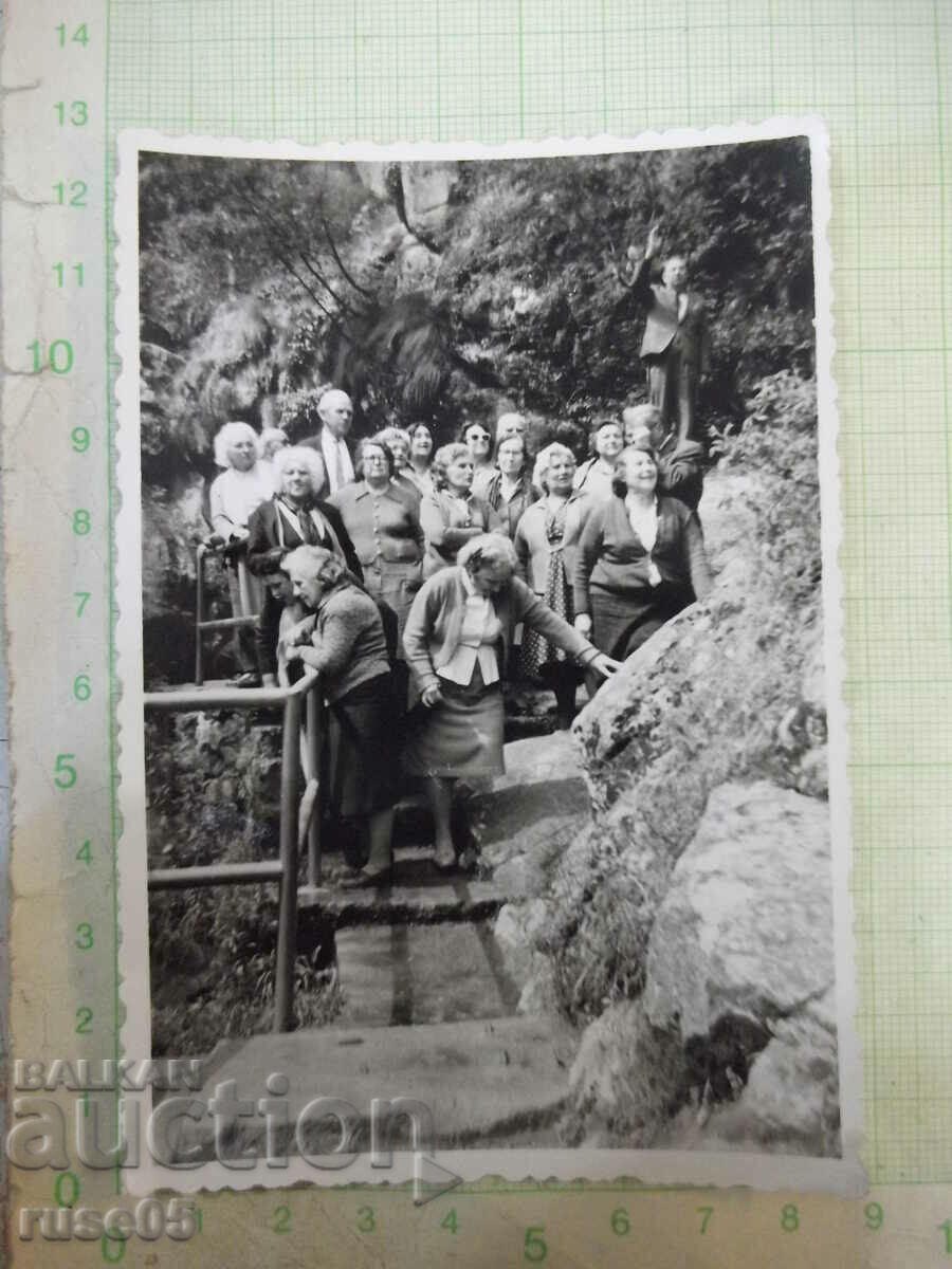 Fotografie veche a unui grup într-o ieșire - 2