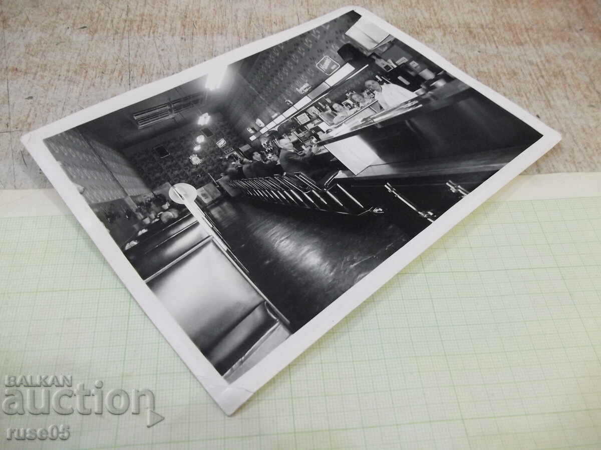 Auction Photo old in the bar in America Auction Photo old in the bar in America