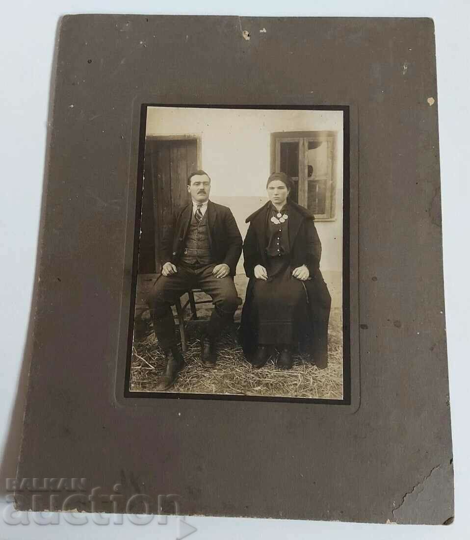 . BEGINNING 20TH CENTURY FAMILY LARGE OLD CARDBOARD PHOTO