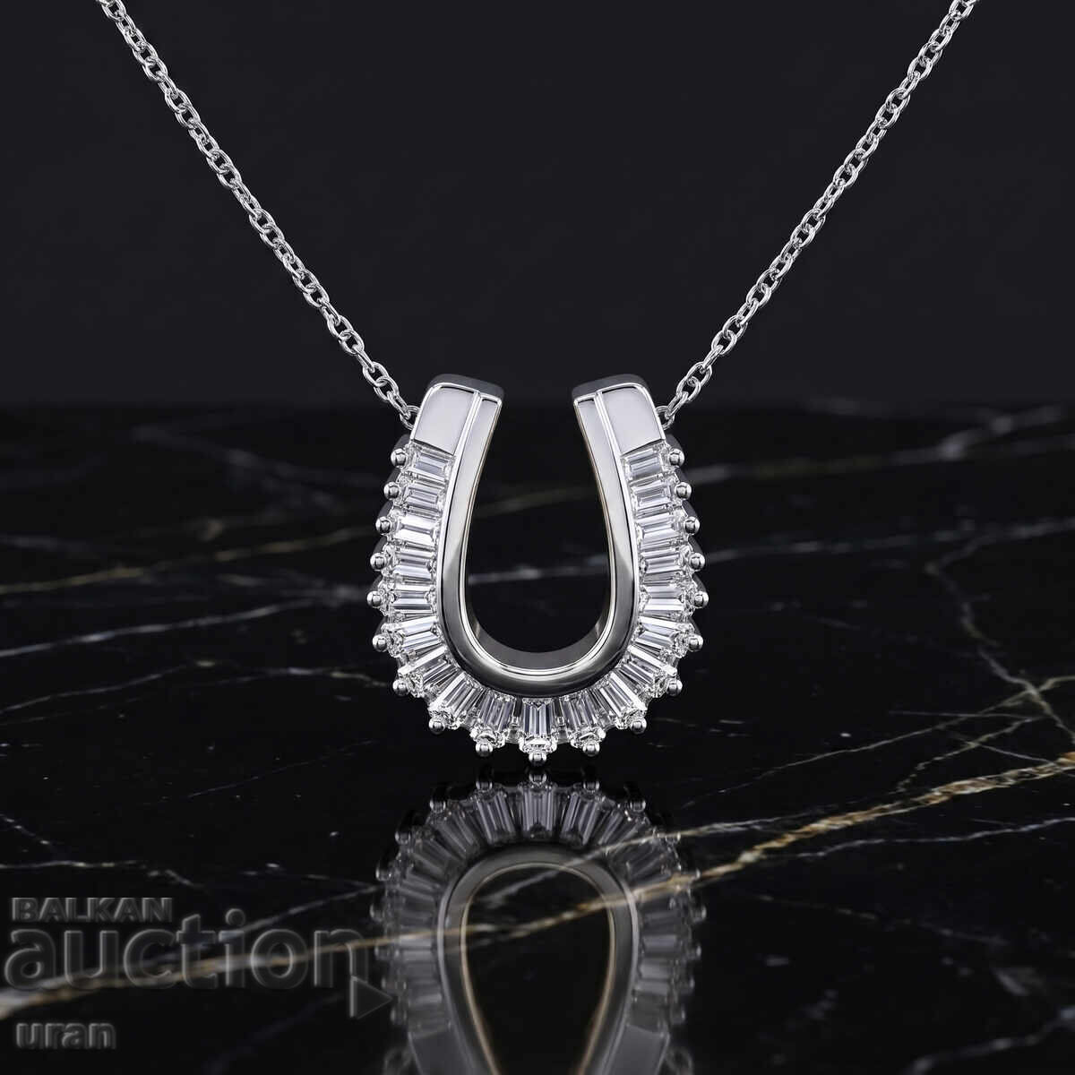 Colier cu potcoavă de aur nou cu diamante naturale de 0,40 ct