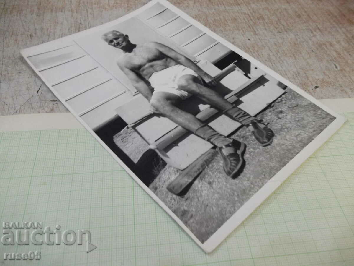 Auction Old photo of a man in front of the house in America - 1 Auction Old photo of a man in front of the house in America - 1