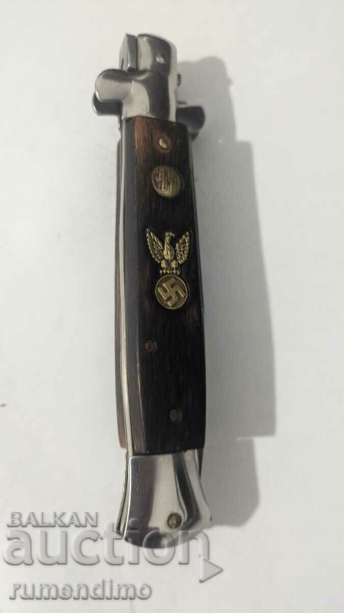 Knife with inlays