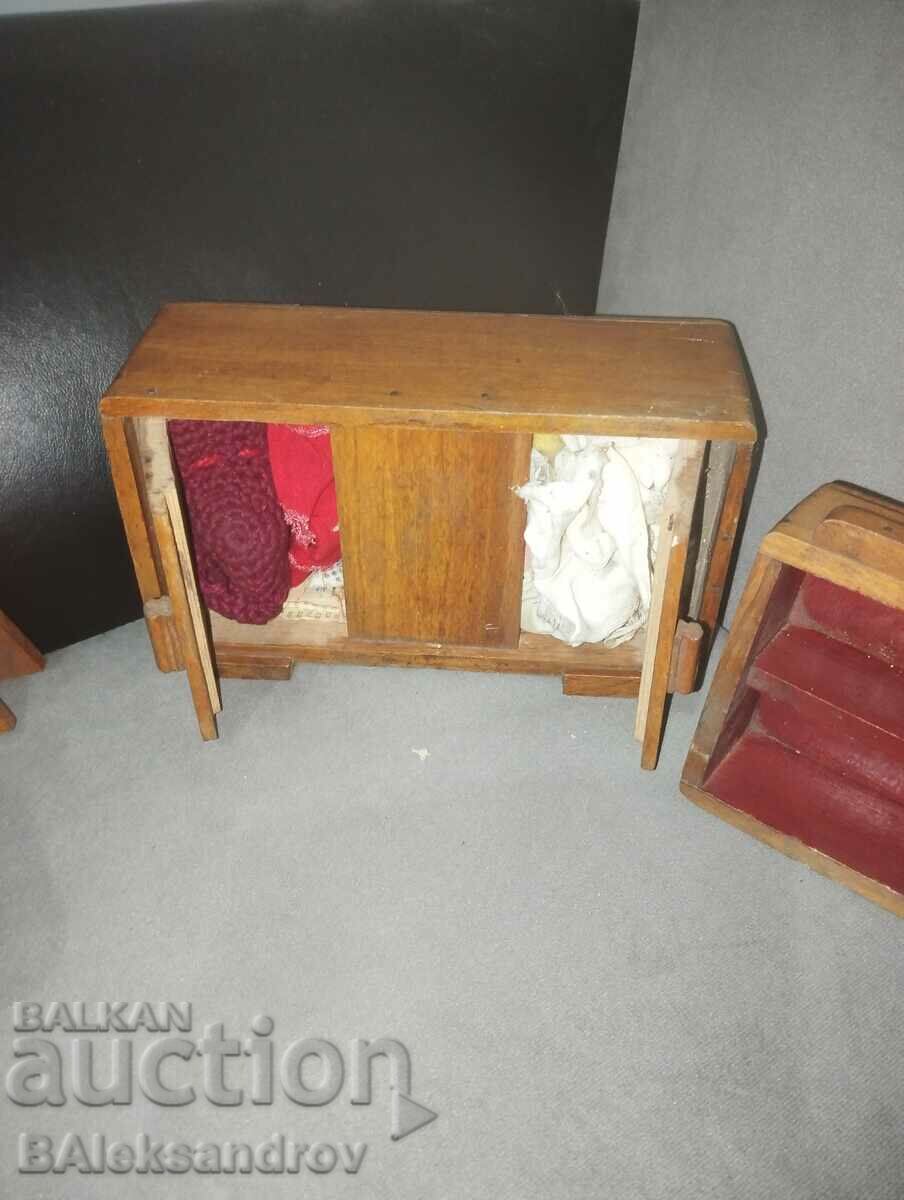 Delivery of Lot of dolls and doll furniture