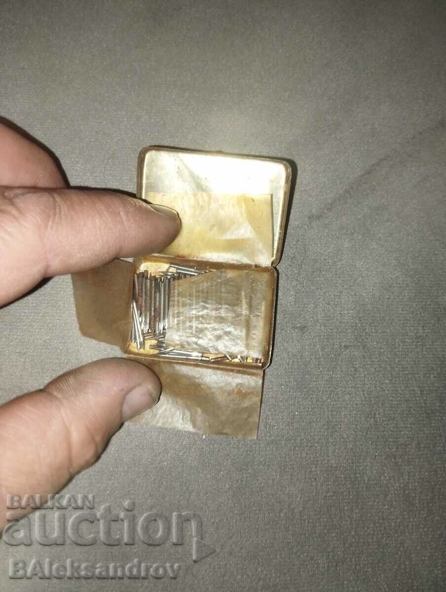 Аукцион Кутия стари игли за грамофон СССР Аукцион Кутия стари игли за грамофон СССР