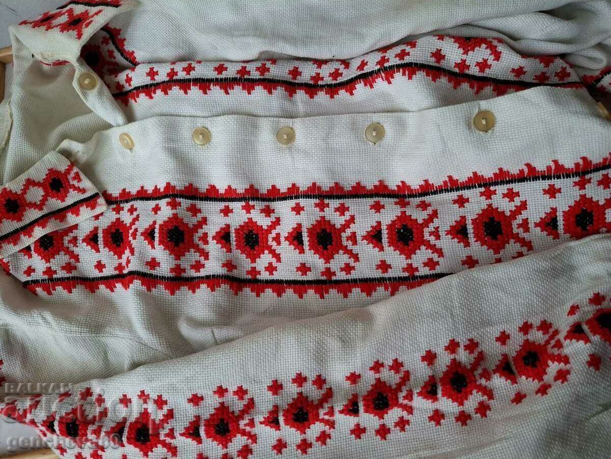 Auction Old women's shirt with hand embroidery/costume Auction Old women's shirt with hand embroidery/costume