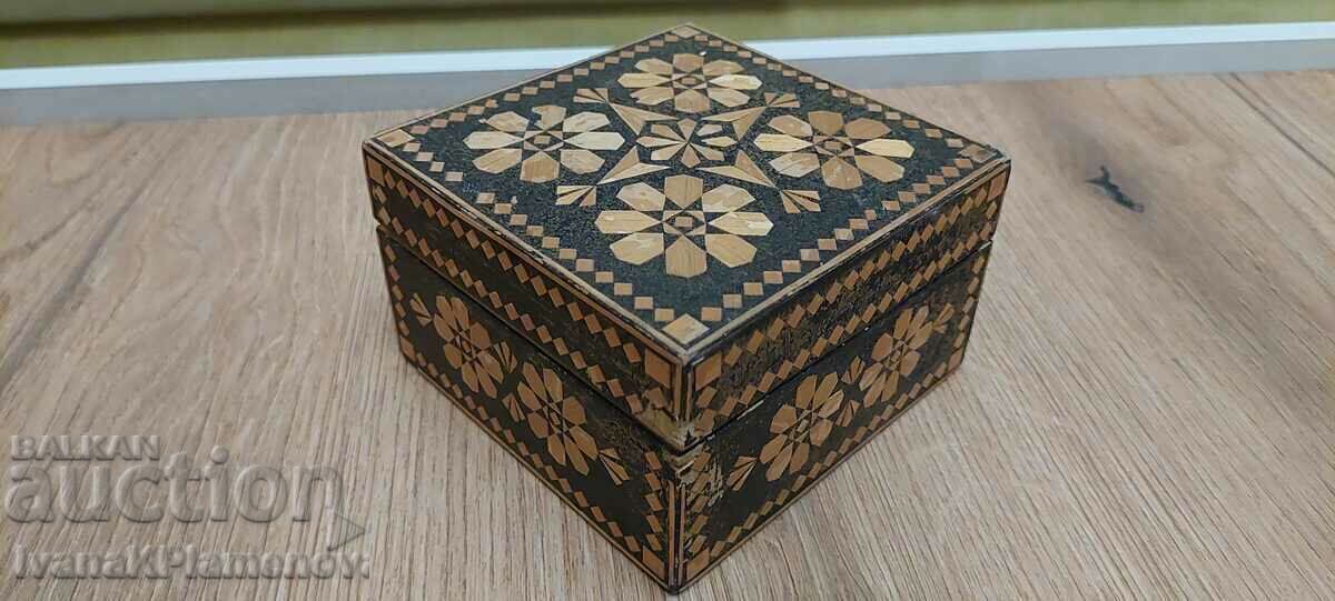 Auction Wooden box for collectors Auction Wooden box for collectors