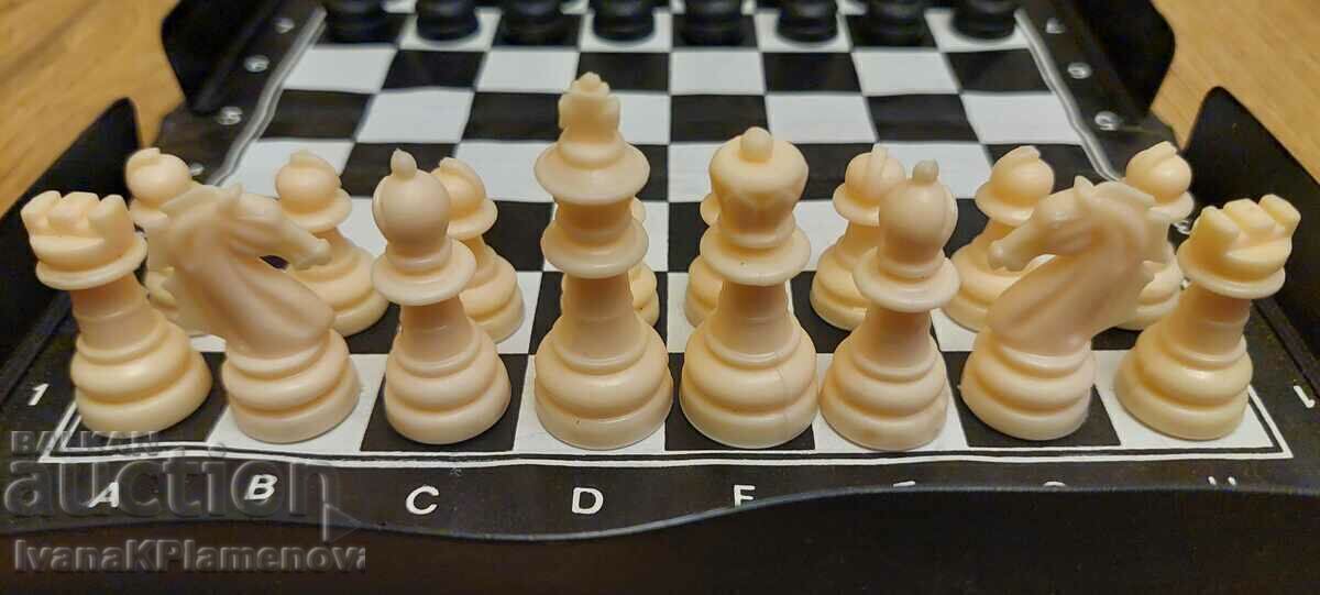 Magnetic chess with price 26.00 BGN | € 13.29 Magnetic chess with price 26.00 BGN | € 13.29