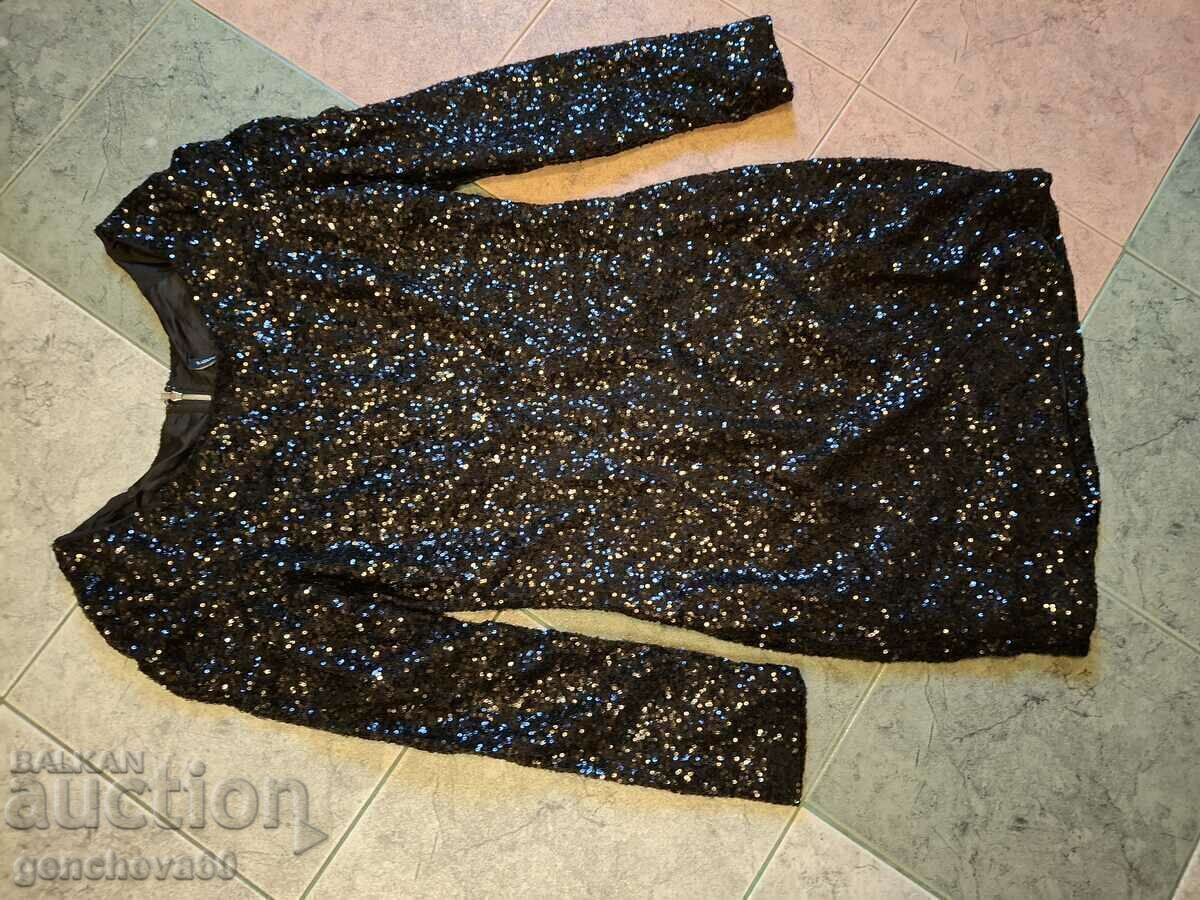 Livrarea Rochie de modă elegantă neagră, cu paiete strălucitoare