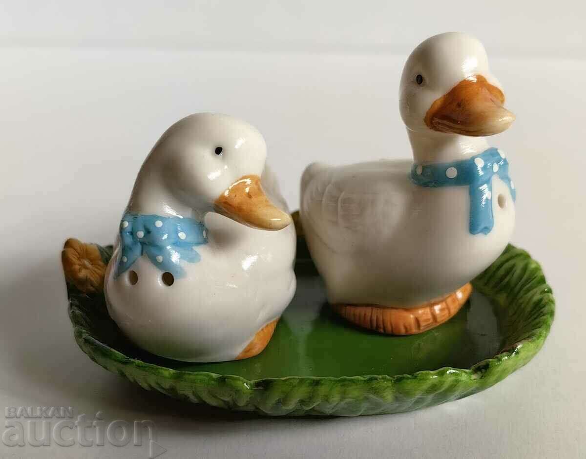 Auction . LOT OF CERAMIC SALT SHAKS HEALTHY FIGURE BIRD CHICKEN Auction . LOT OF CERAMIC SALT SHAKS HEALTHY FIGURE BIRD CHICKEN