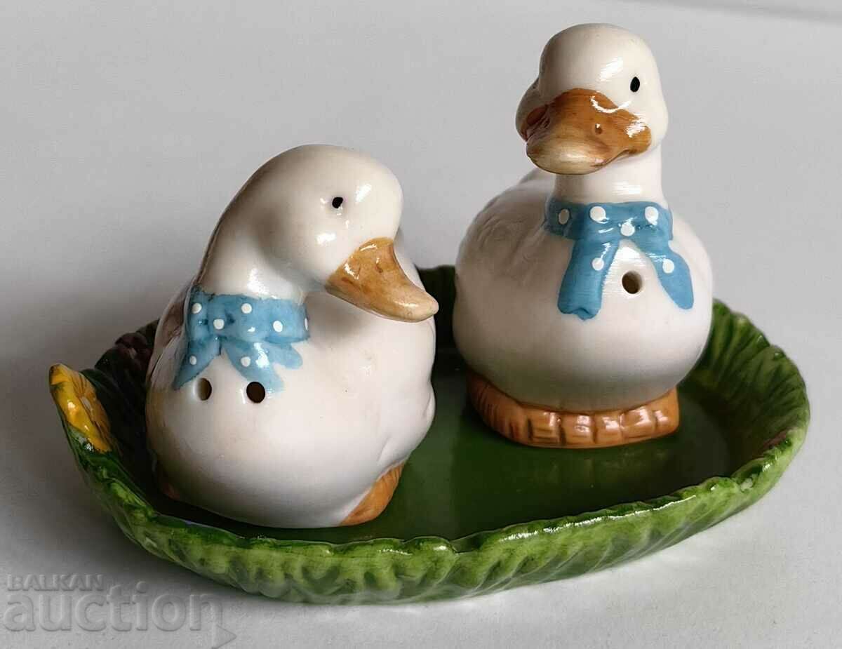 . LOT OF CERAMIC SALT SHAKS HEALTHY FIGURE BIRD CHICKEN . LOT OF CERAMIC SALT SHAKS HEALTHY FIGURE BIRD CHICKEN