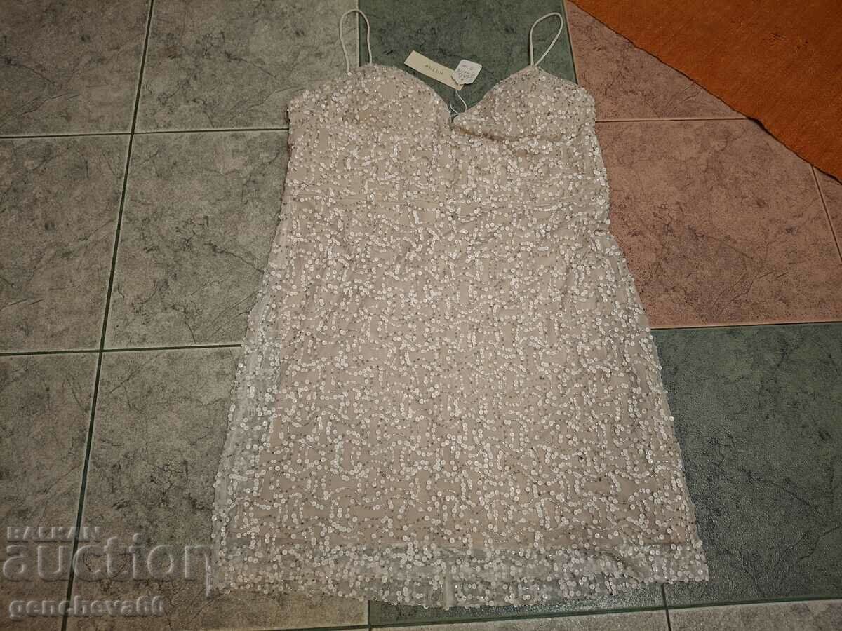 Rochie eleganta, paiete, margele, label-studio B.HLPN cu preț € 60.00 | 117.35 BGN Rochie eleganta, paiete, margele, label-studio B.HLPN cu preț € 60.00 | 117.35 BGN