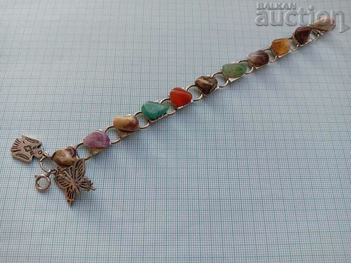 Brățară retro vintage cu pietre cu preț 31.00 BGN | € 15.85 Brățară retro vintage cu pietre cu preț 31.00 BGN | € 15.85