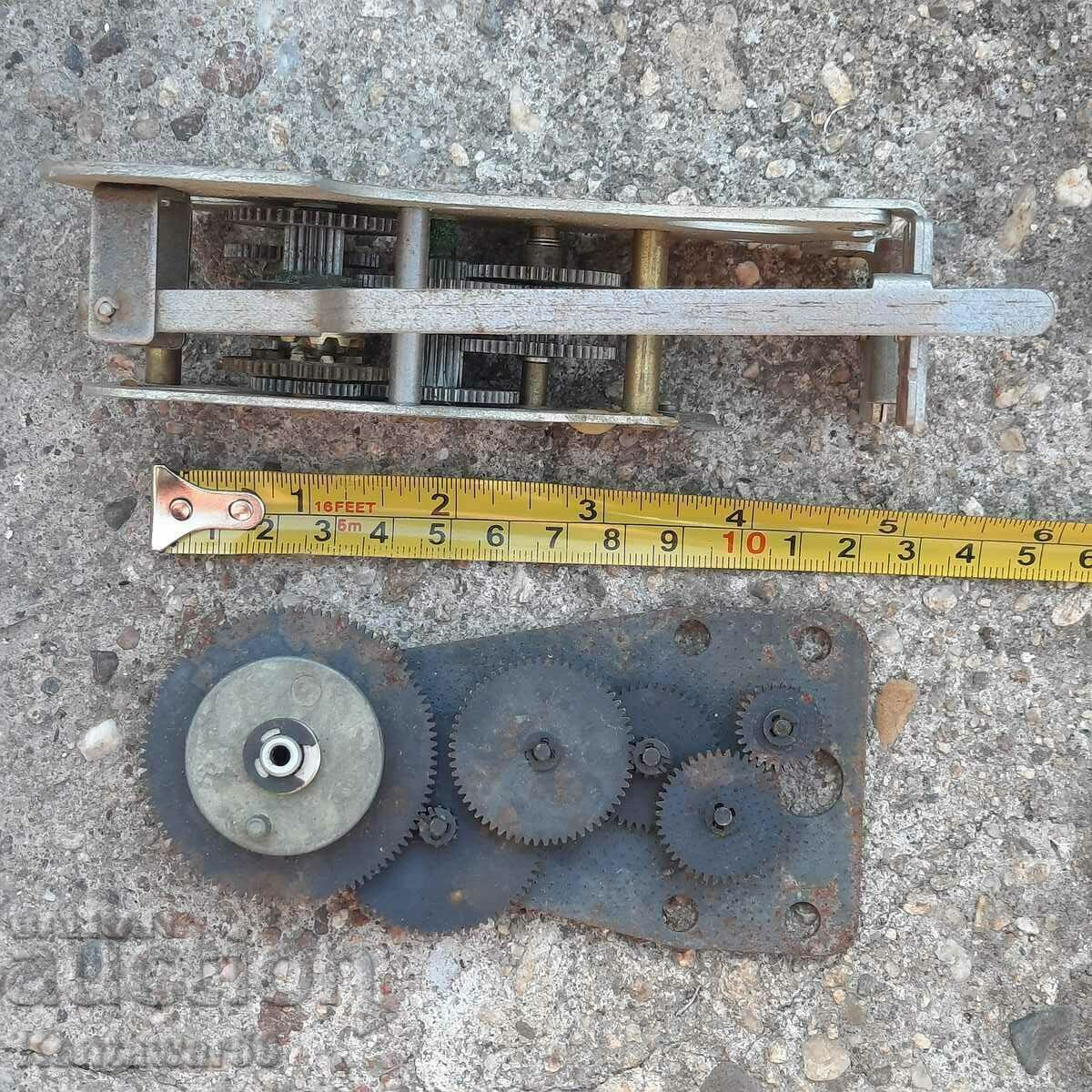 Редуктори 2 броя.