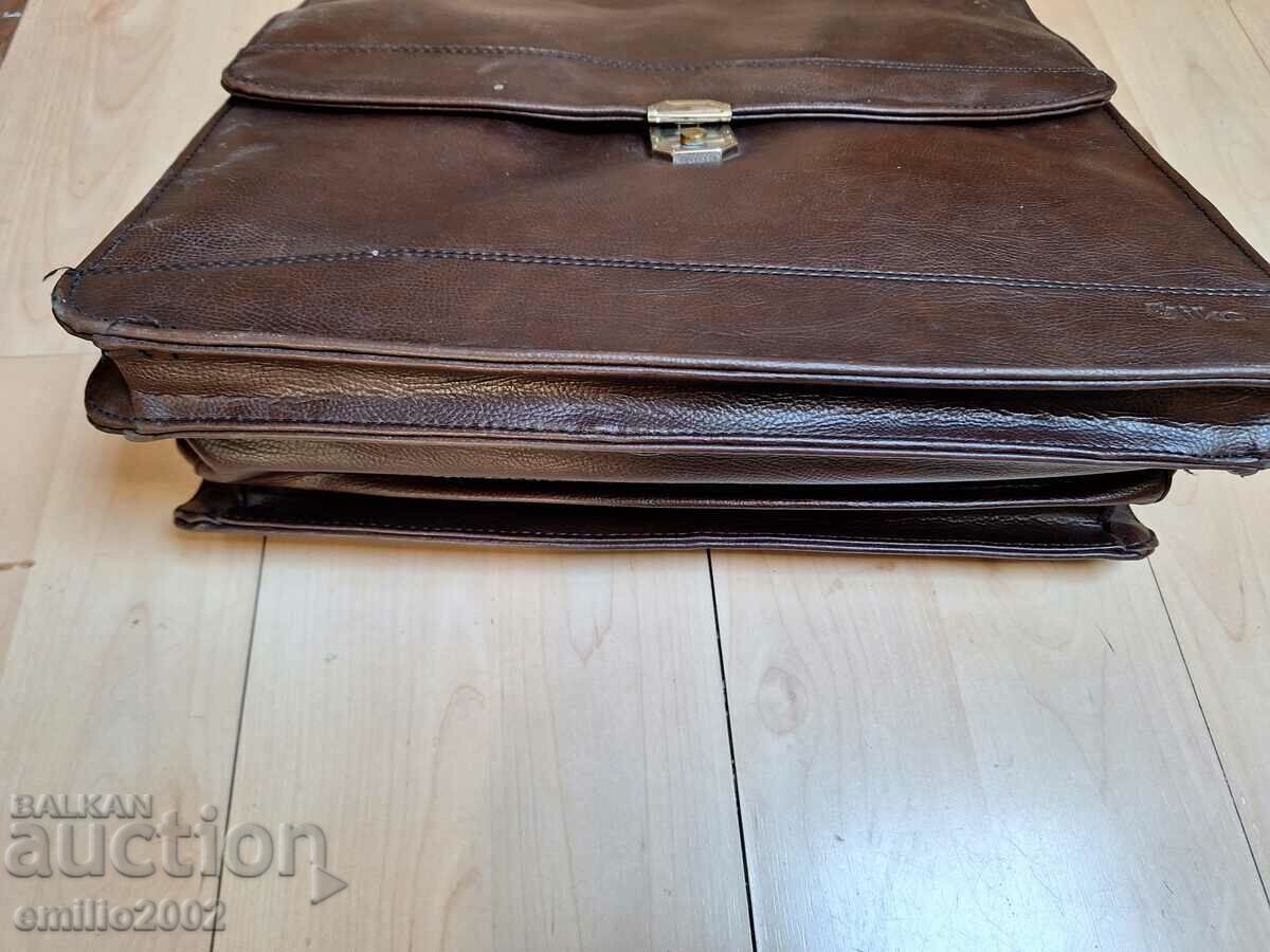 Бирническа или адвокатска чанта ретро с цена 9.00 лв. | € 4.60 Бирническа или адвокатска чанта ретро с цена 9.00 лв. | € 4.60