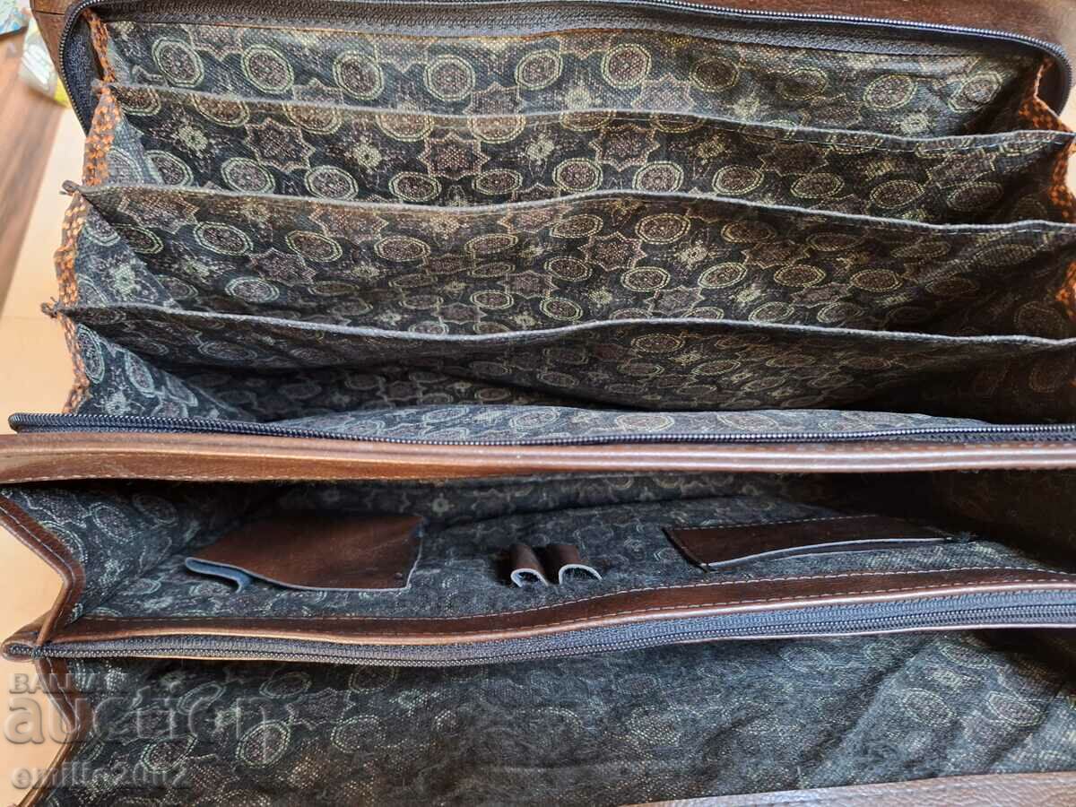 Доставка на Бирническа или адвокатска чанта ретро Доставка на Бирническа или адвокатска чанта ретро