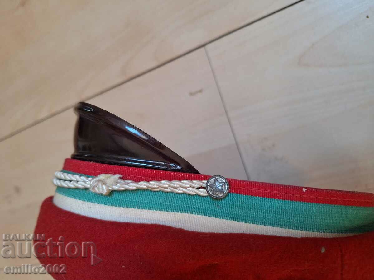 Delivery of Student cap retro social Delivery of Student cap retro social